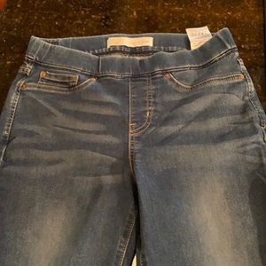 Levi’s pull on Jeggings